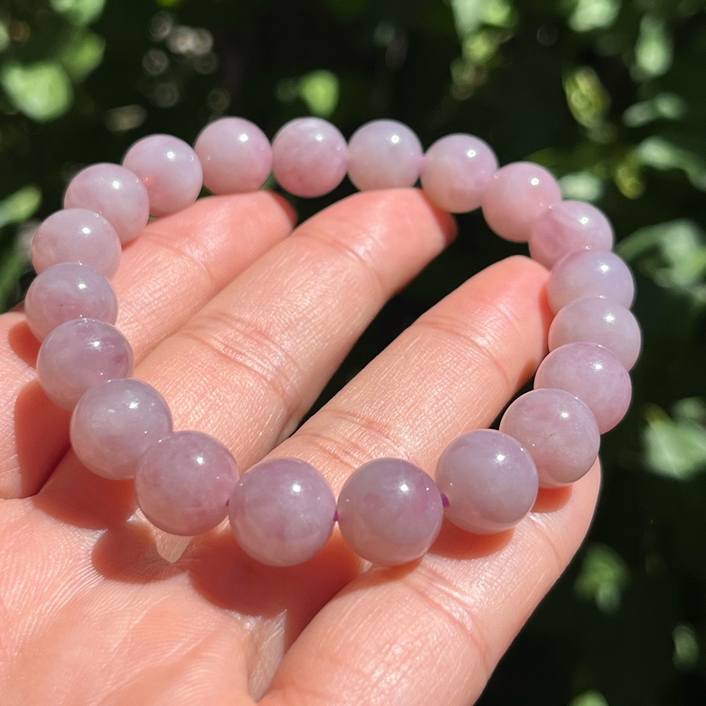 10.5mm stretchable purple rose quartz bracelet - Picture 3 of 8